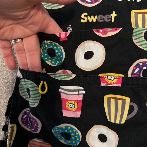 WonderWink size Large donut and coffee scrub top - Picture 4 of 4